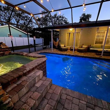Waterfall Retreat! Beachy Cottage Near The Bay With Gorgeous Waterfall Pool!